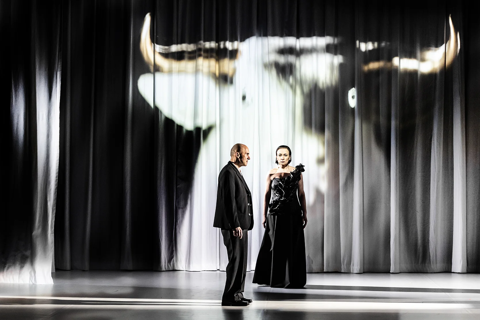 Ksiega raju immersive stage photo — Dus buch fyn Gan Ejdn / The Book of Paradise