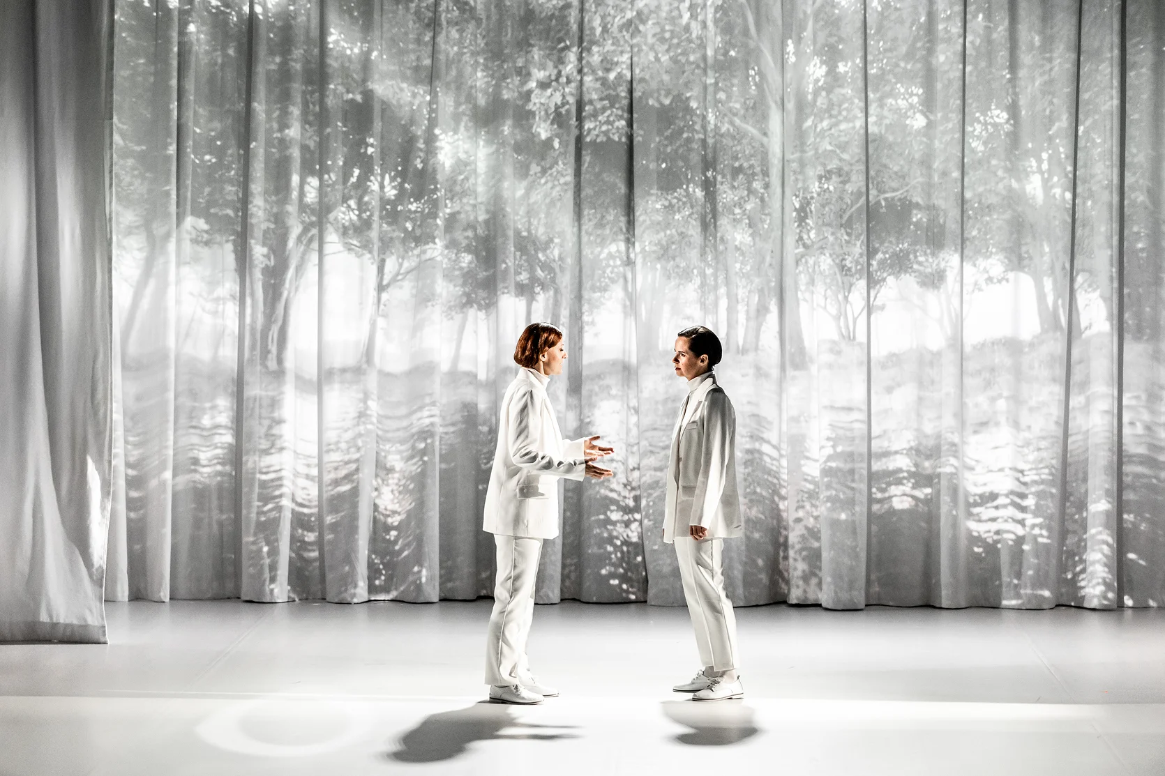 Ksiega raju theatre Jewish performance photo — Dus buch fyn Gan Ejdn / The Book of Paradise