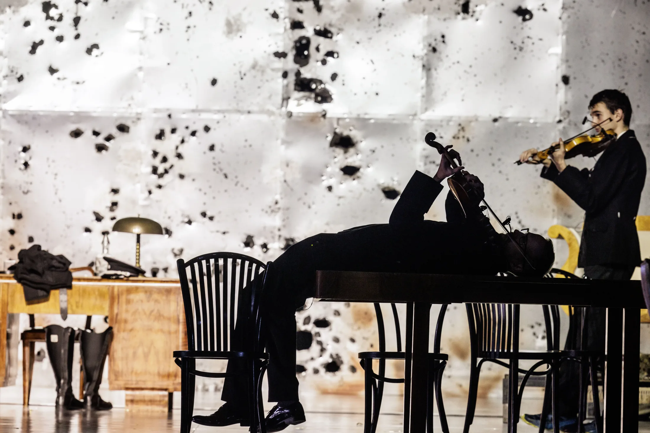 Laskawe performance photo Jendroska — The Kindly Ones