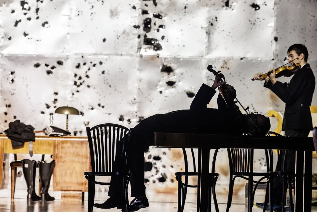 Laskawe-spektakl-fot-Przemyslaw-Jendroska-21